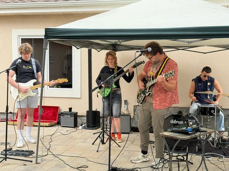 The Roving Suns on stage Debut