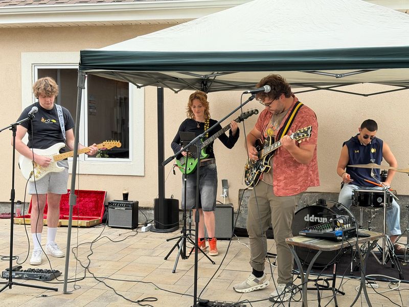 The Roving Suns on stage Debut
